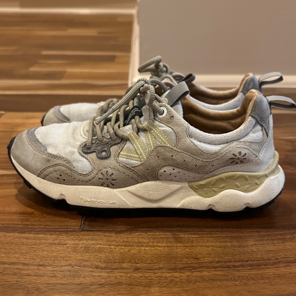Stylish Women's Athletic Shoes in Beige and Gray